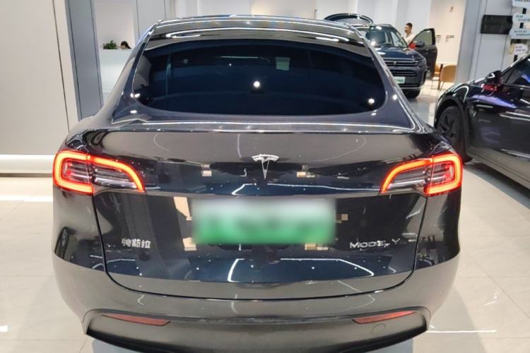 Tesla Model Y 2024 — 5
