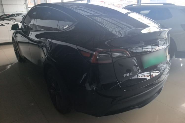 Tesla Model Y 2022 — 4