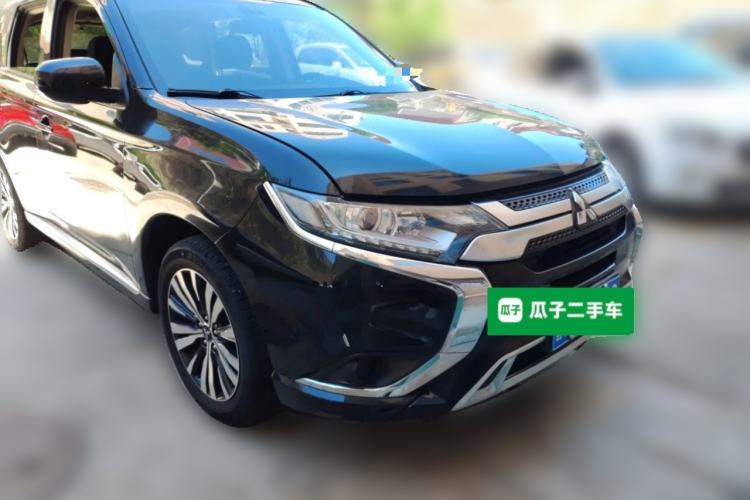Mitsubishi Outlander 2021 — фото 3
