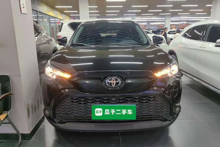 Toyota Corolla Cross 2022 — фото 2