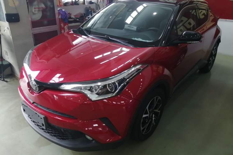 Toyota C-HR 2020 — фото 1