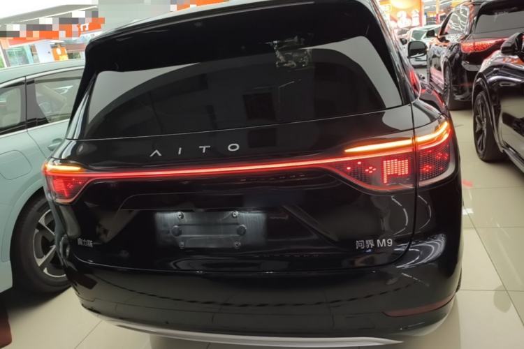 AITO M9 2024 — 5