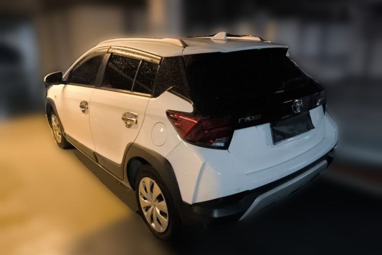 Toyota Yaris L 2020 — 4