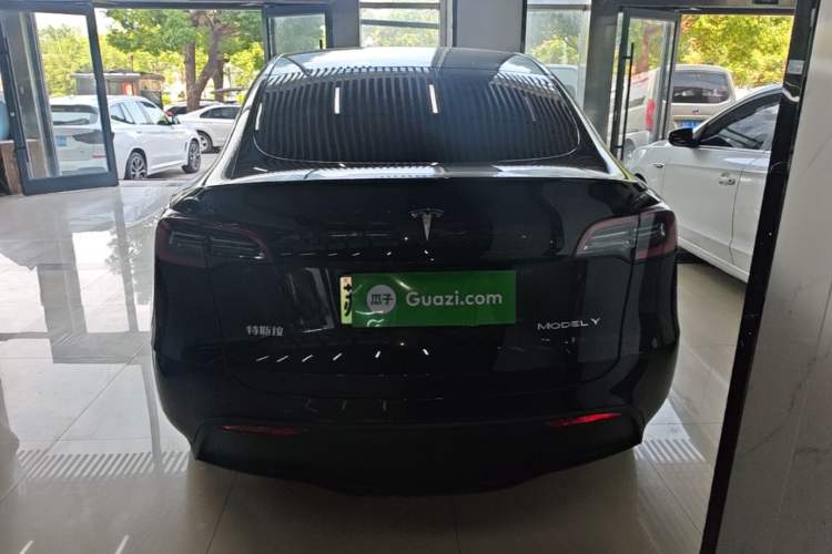 Tesla Model Y 2022 — 5