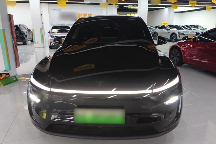 Tesla Model Y L 2025 — 2