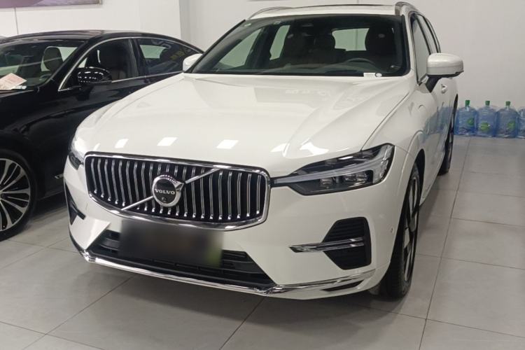 Volvo XC60 2025 — фото 1