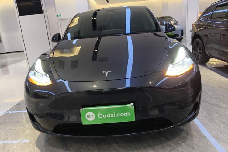 Tesla Model Y 2024 — 2