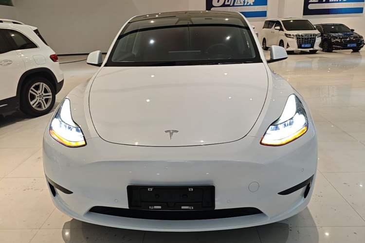 Tesla Model Y 2022 — 2