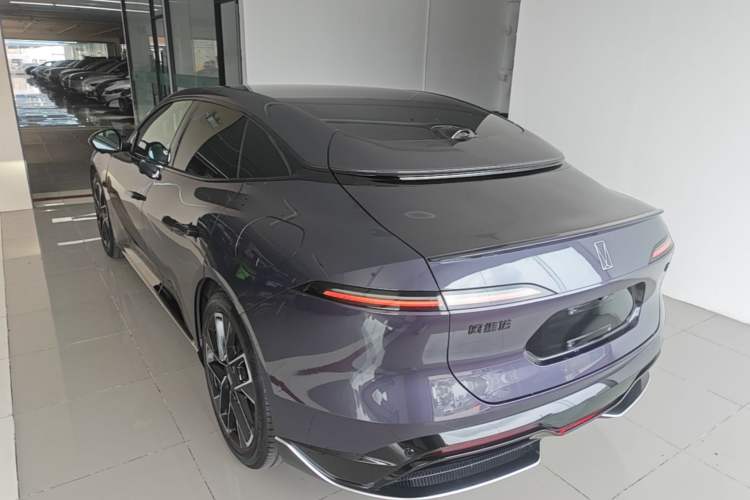 Avatr 06 2025 — фото 4
