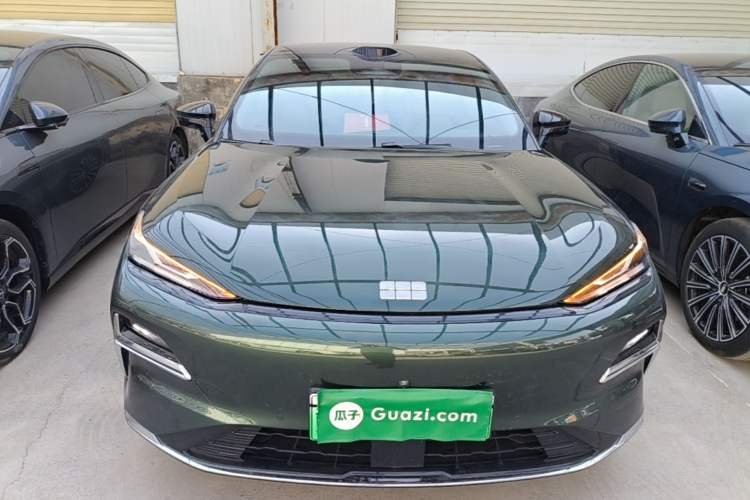 Geely Galaxy 8 2025 — 2