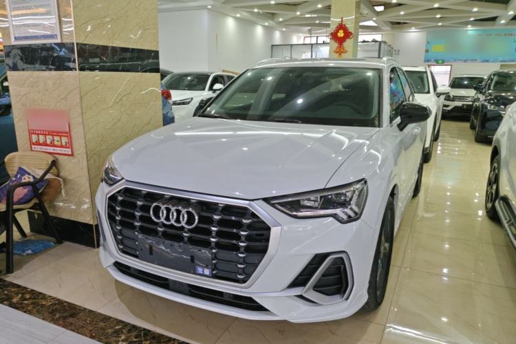 Audi Q3 2023 — фото 1