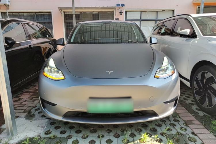 Tesla Model Y 2023 — 2