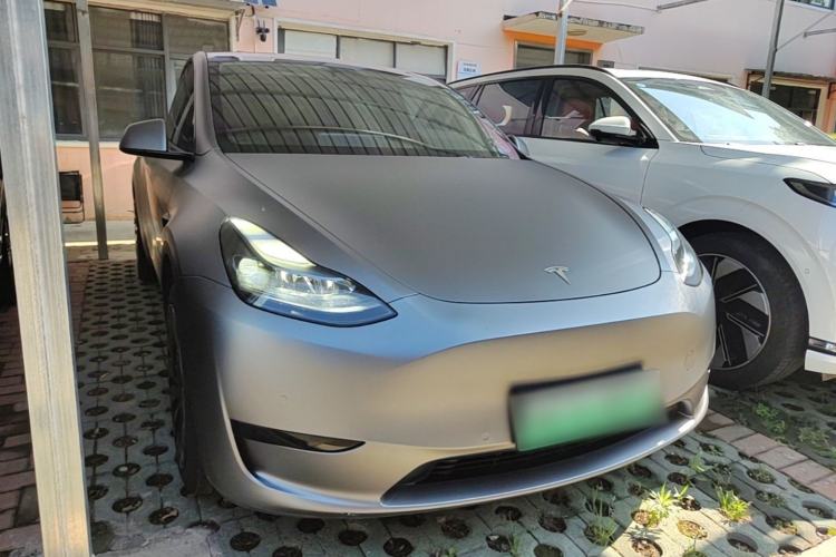 Tesla Model Y 2023 — 3