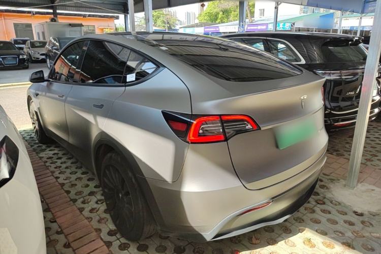 Tesla Model Y 2023 — 4