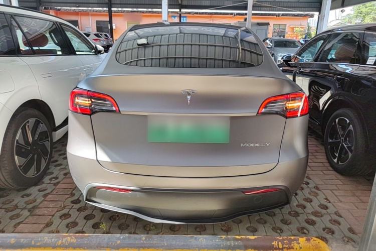 Tesla Model Y 2023 — 5