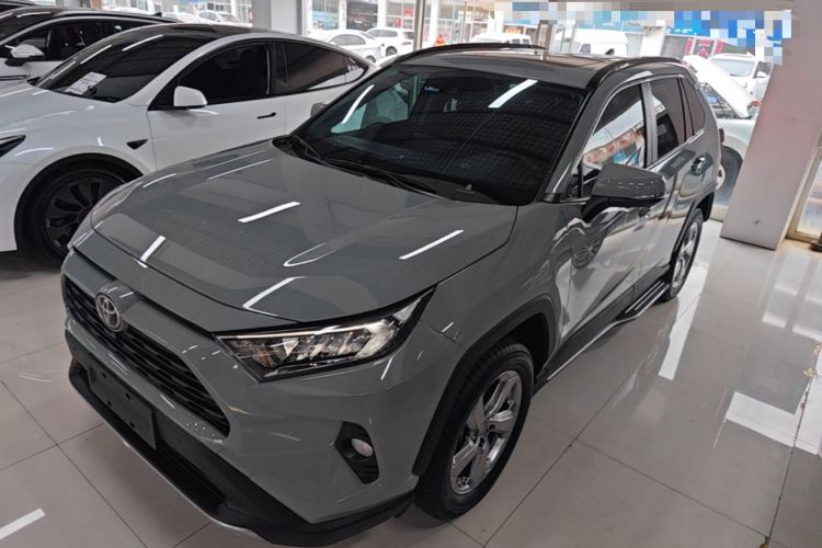 Toyota RAV4 2022 — фото 1