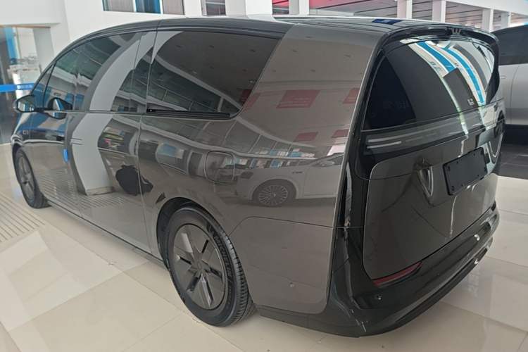 Li Auto MEGA 2024 — 4