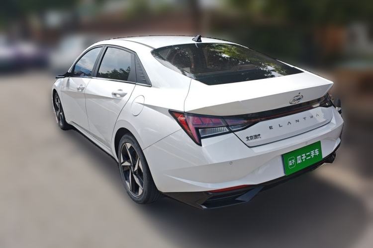 Hyundai Elantra 2022 — 4