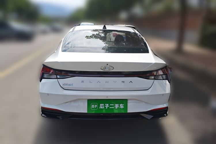 Hyundai Elantra 2022 — 5