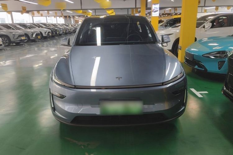 Tesla Model Y 2026 — 2