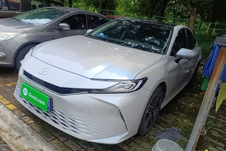 Toyota Camry 2024 — фото 1