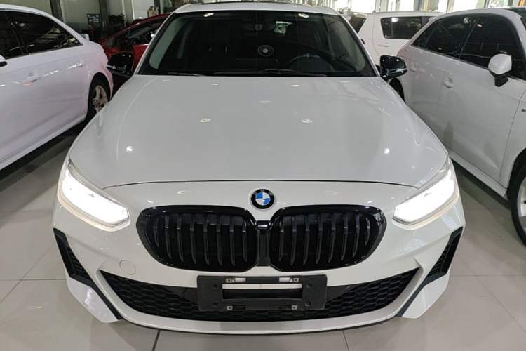 BMW 120i 2021 — фото 2