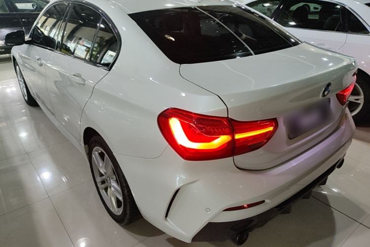 BMW 120i 2021 — фото 4