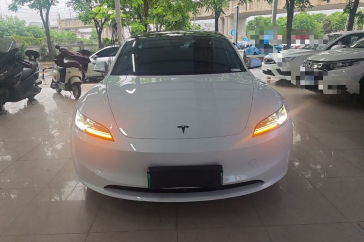 Tesla Model 3 2025 — 2