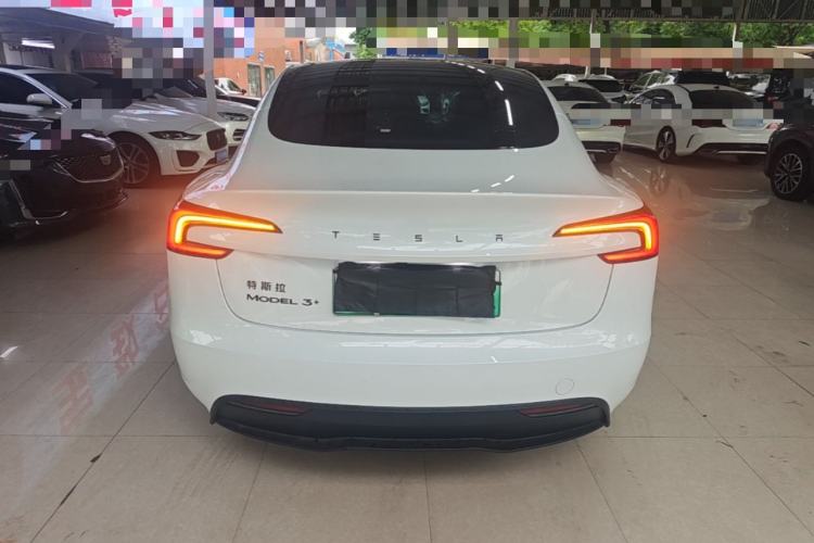 Tesla Model 3 2025 — 5