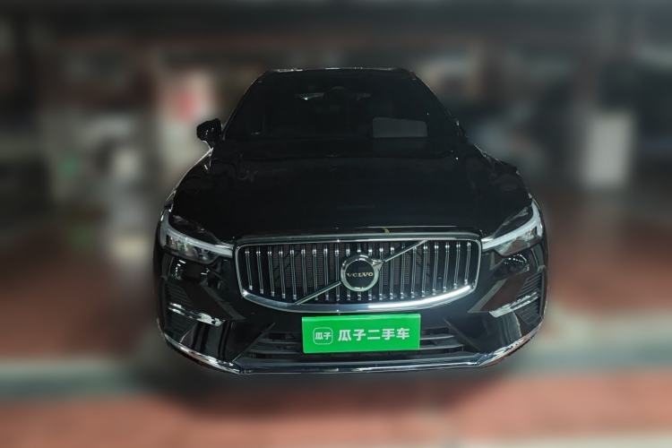 Volvo XC60 2025 — 2