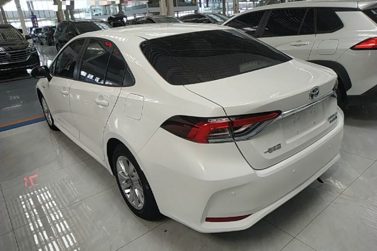 Toyota Corolla 2023 — фото 4