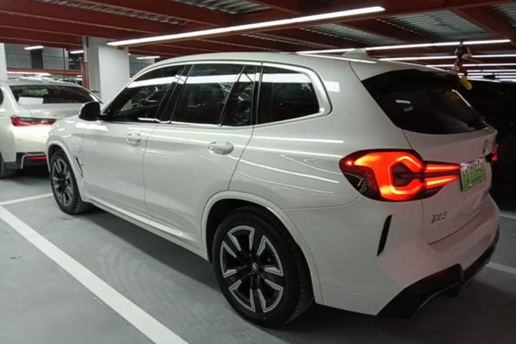 BMW iX3 2023 — фото 4