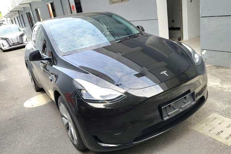Tesla Model Y 2022 — 3