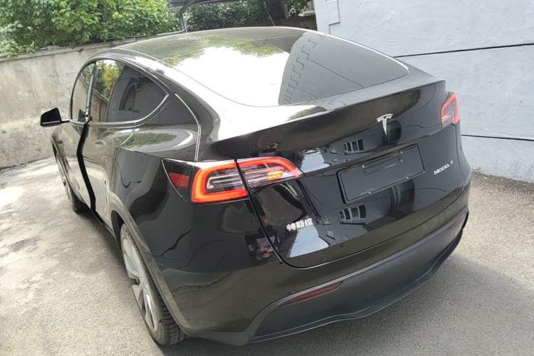 Tesla Model Y 2022 — 4