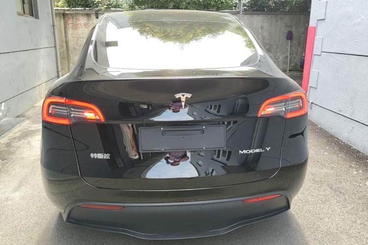 Tesla Model Y 2022 — 5
