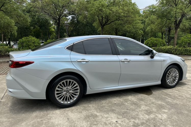 Toyota Camry 2024 — 2