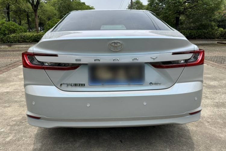 Toyota Camry 2024 — 4