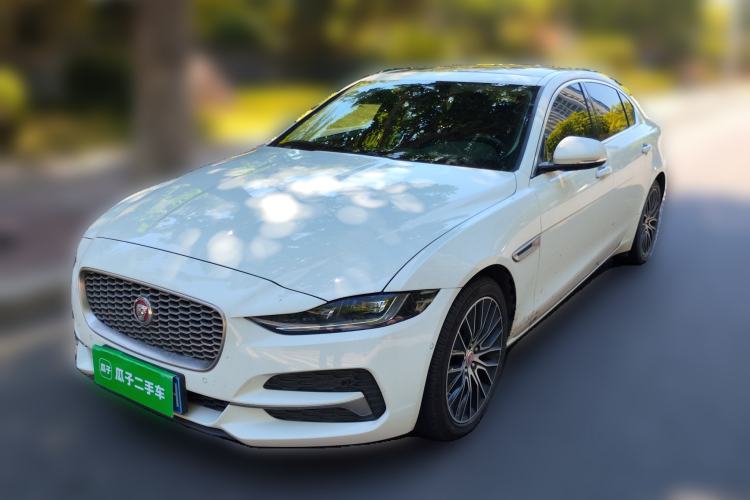 Jaguar XF 2020 — фото 1