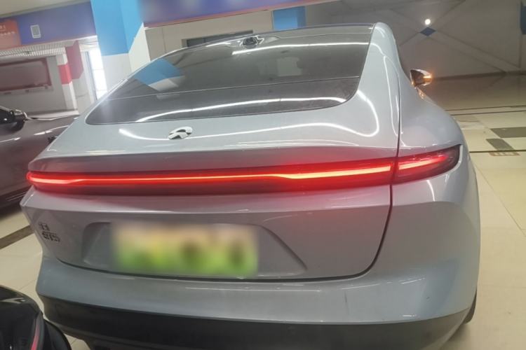 NIO ET5 2022 — 5