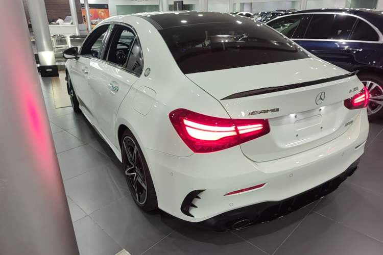 Mercedes-Benz benz a amg 2024 — фото 4