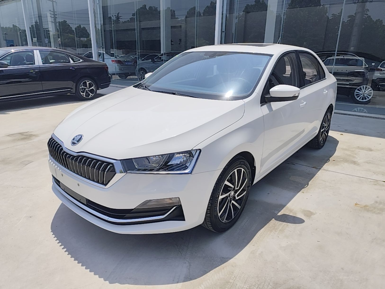 Skoda Rapid 2022 — фото 1
