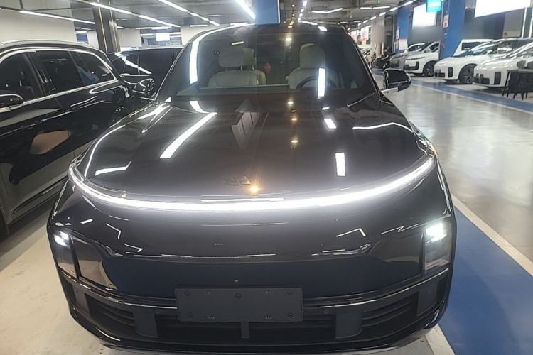 Li Auto L8 2023 — 2