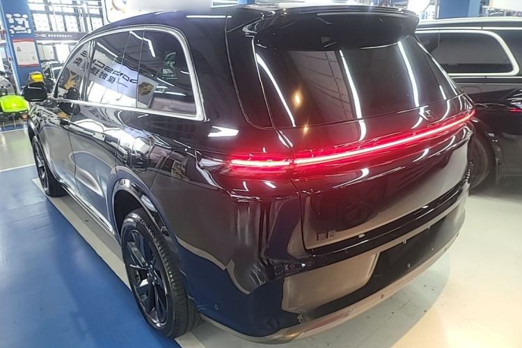 Li Auto L8 2023 — 4