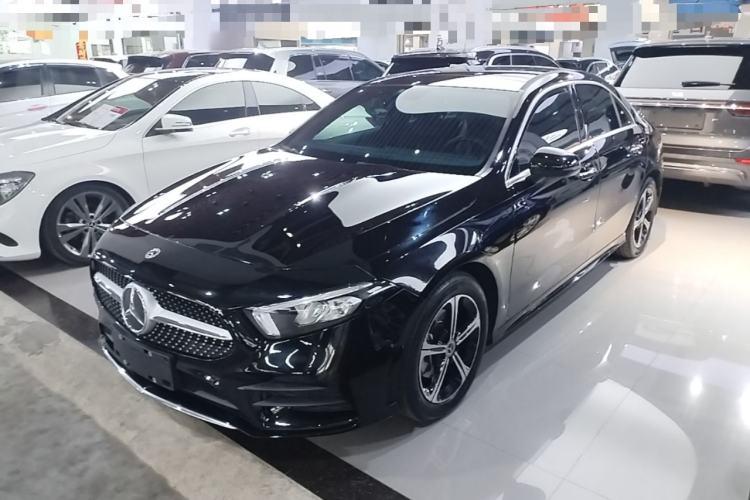 Mercedes-Benz A 200 L 2022 — фото 1