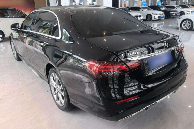Mercedes-Benz E 300 L 2022 — 4