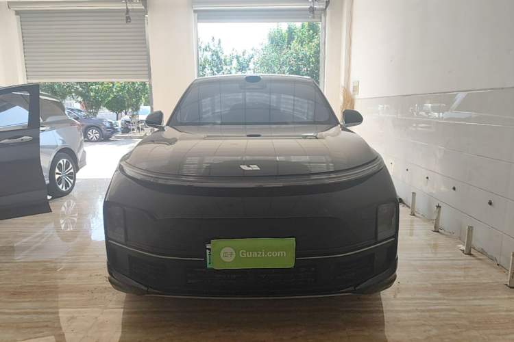 Li Auto L8 2025 — 2