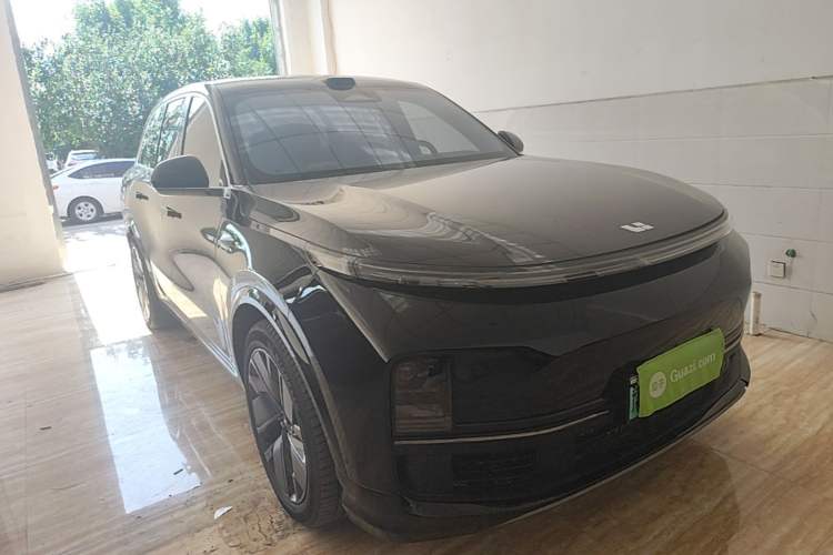 Li Auto L8 2025 — 3