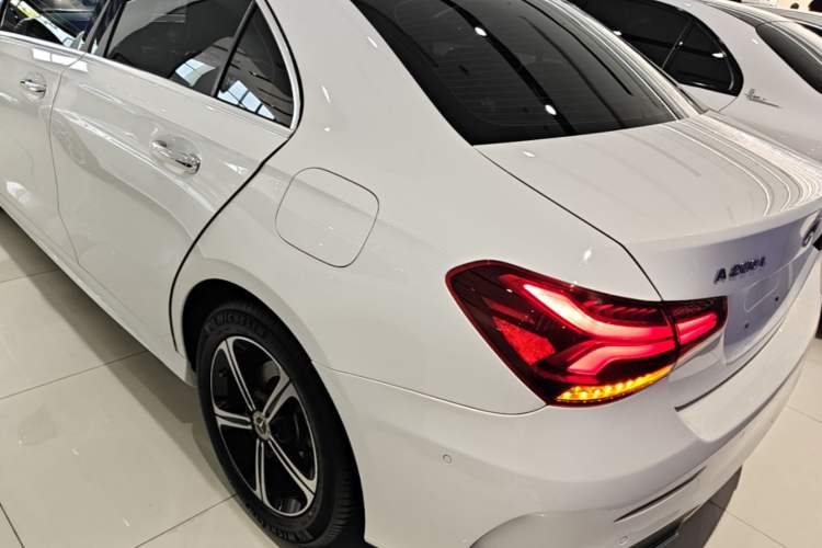 Mercedes-Benz A 200 L 2022 — фото 4