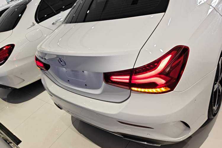 Mercedes-Benz A 200 L 2022 — фото 5