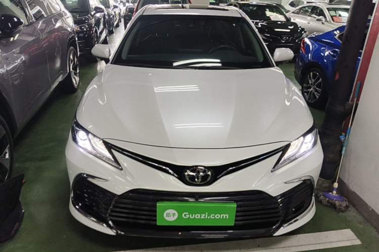 Toyota Camry 2021 — 2